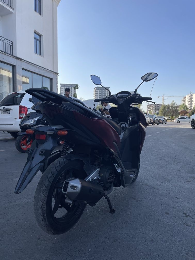 Skuter sotiladi Nomeri bor