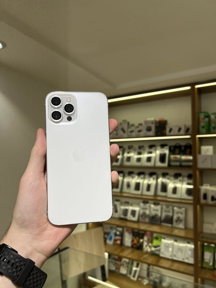 Iphone 12 pro max White  sotiladi
