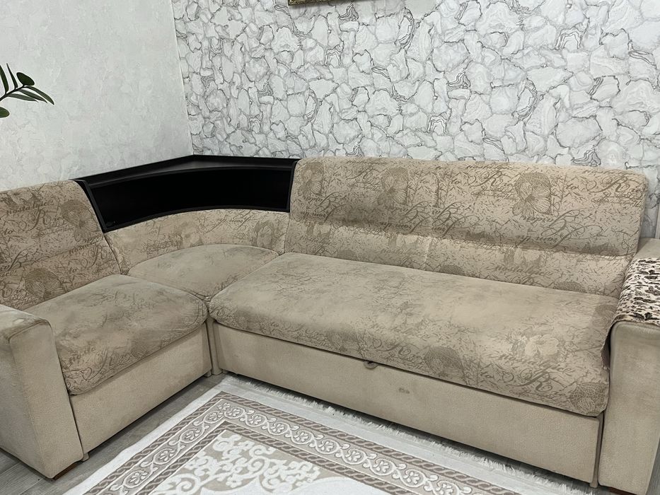 угловой диван бежевый