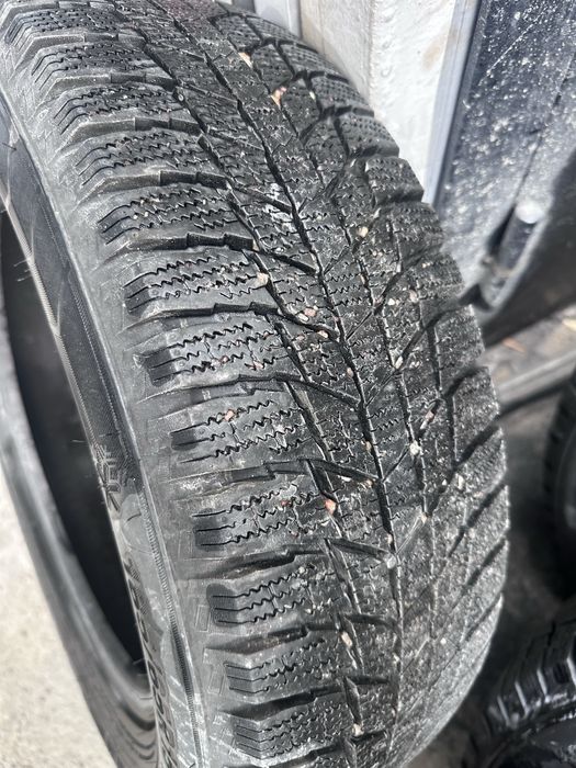 Продам Резина зимняя 15 размер на хендай кию приору в отличном состоян