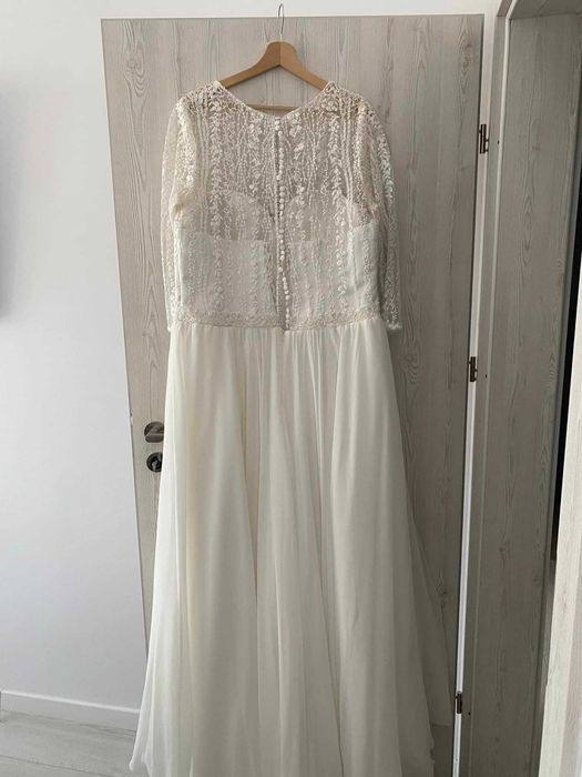 Vand Rochie de mireasa impreuna cu voal