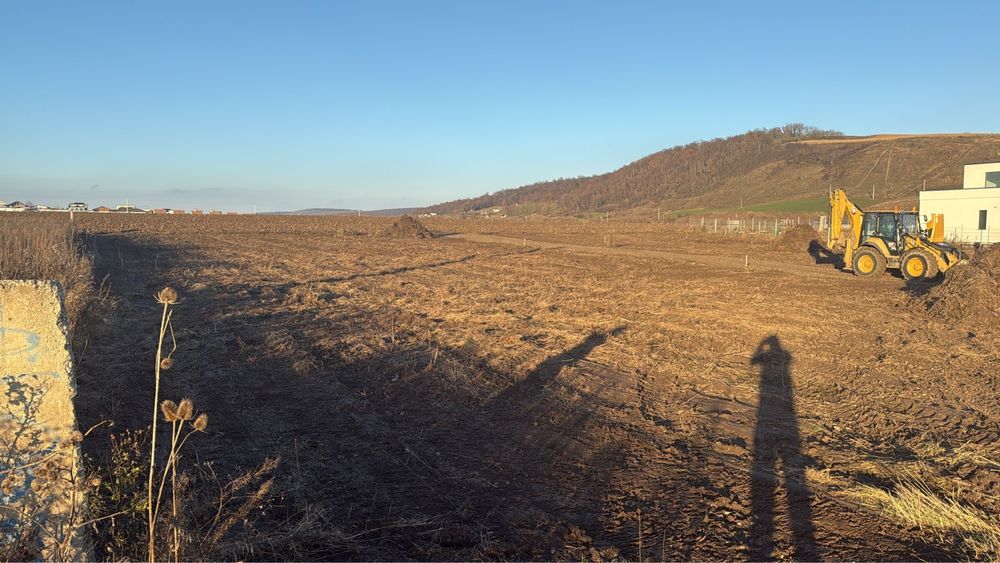 Vind 6 parcele de pamant