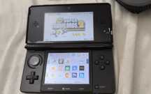 Nintendo 3DS с кейс, карта памет и зарядно.