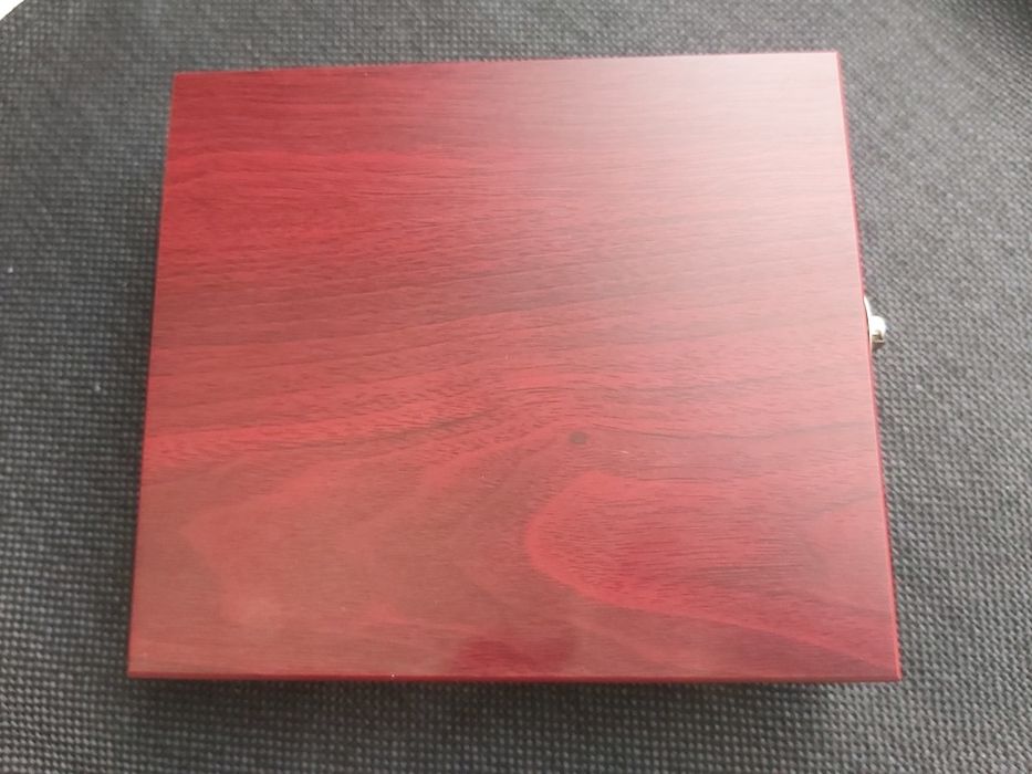 Подаръчен комплект за вино тирбушон,тапа и лиек,два модела