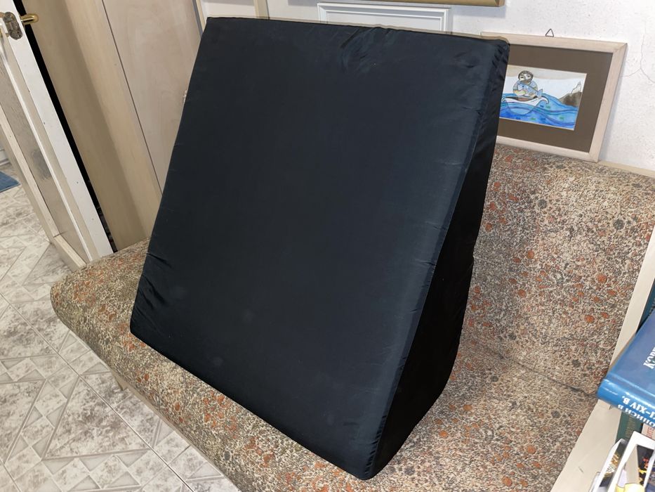 Антирефлуксна наклонена възглавница