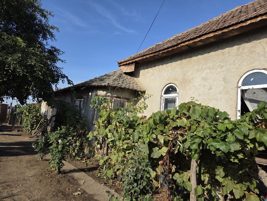 Vând casă în comuna Motatei