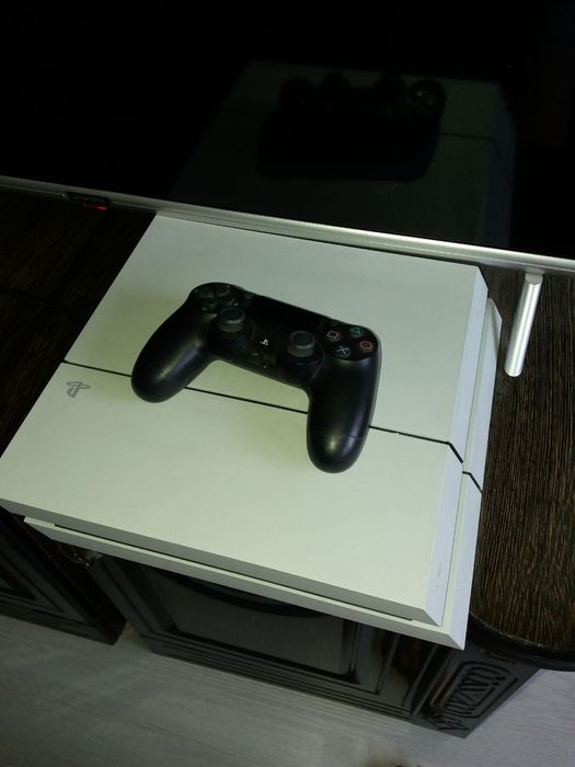 Playstation 4 sotiladi
