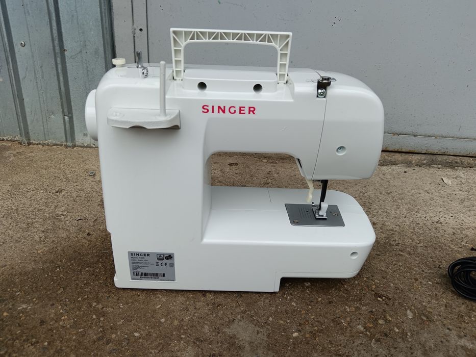 Mașina de cusut, SINGER 1306, cu pedală