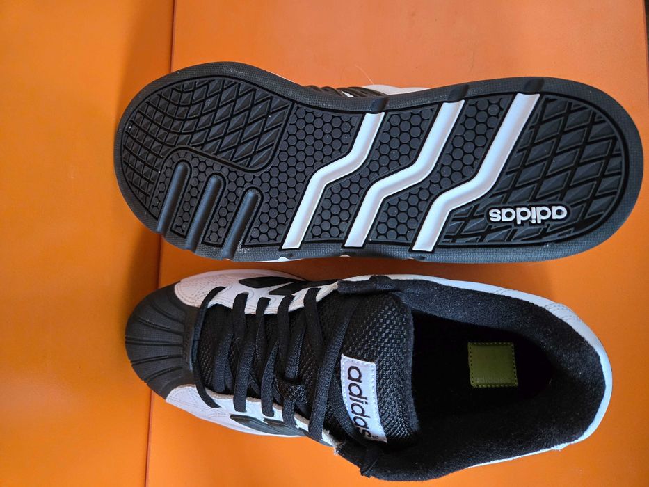 ADIDAS El Segundo чисто нови с етикет мъжки обувки ORIGINALS номер 42