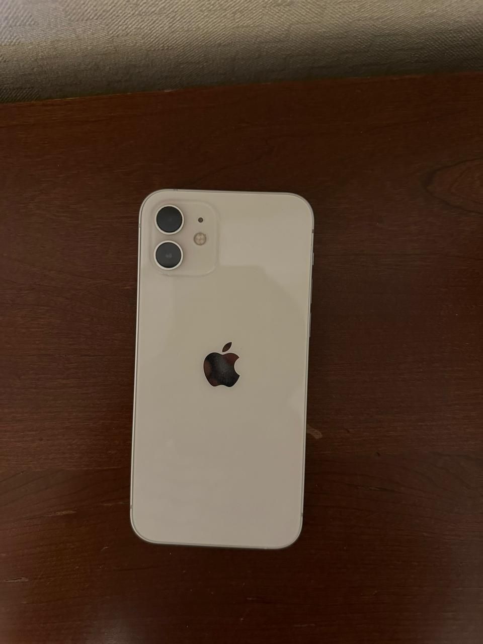 Продам  срочно Iphone 12.