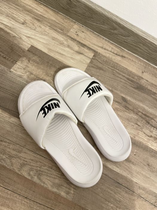 Slapi nike , papuci nike