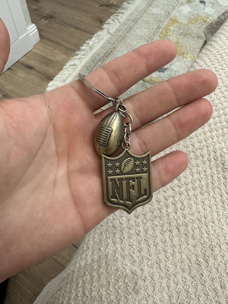 Продается брелок NFL