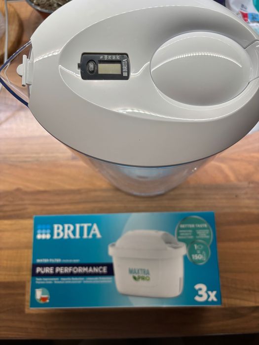 Филтрираща кана на вода Brita + филтри