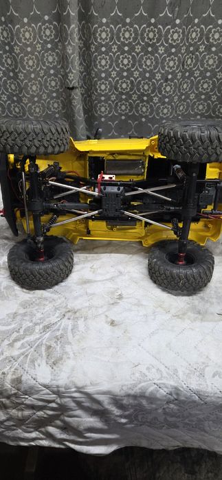 Продавам rc crawler 1:10