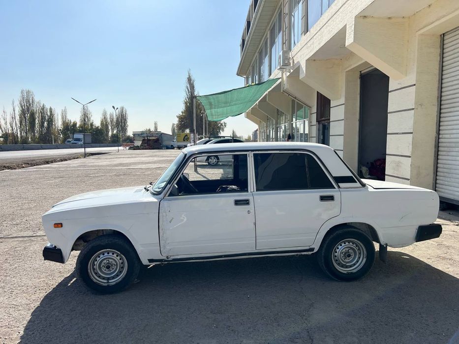 Jiguli 2107 sotiladi