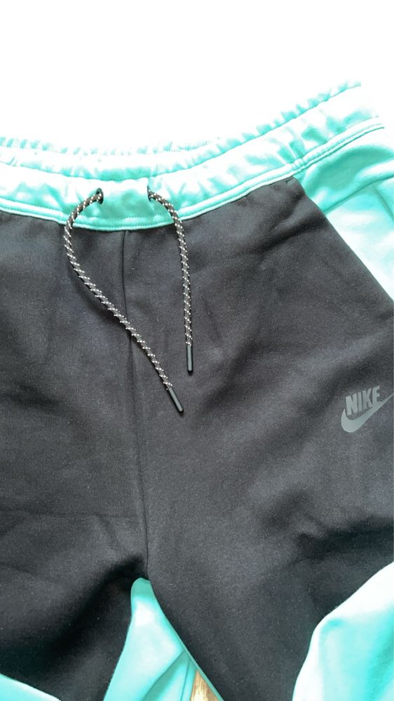 Vand nike tech fleece tiffany blue marimea L/M (centrall cee-doja)