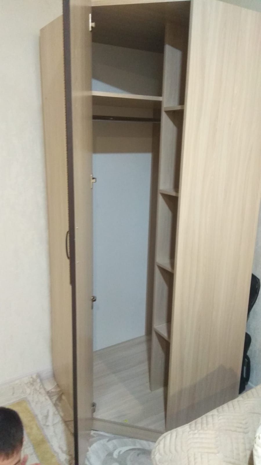 Угловой шифоньер