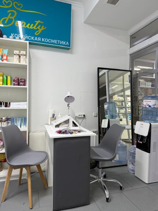 Сдам столик для нэйл мастеров, с педикюрной креслой