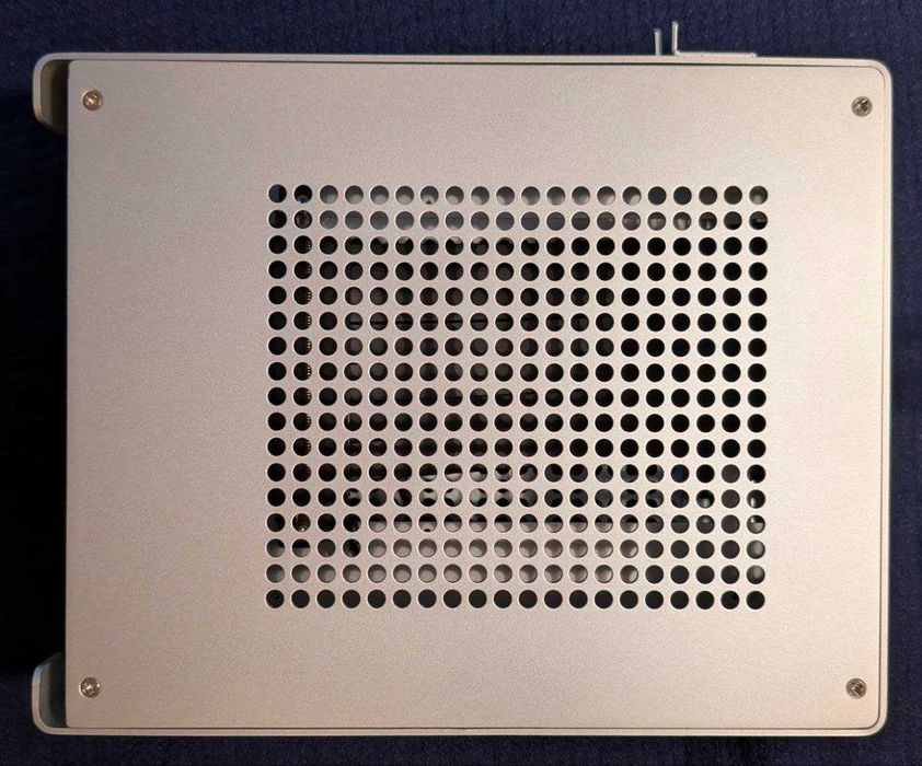 Ултракомпактна компютърна кутия SFF 5л, като Apple. Mini ITX Flex 1U