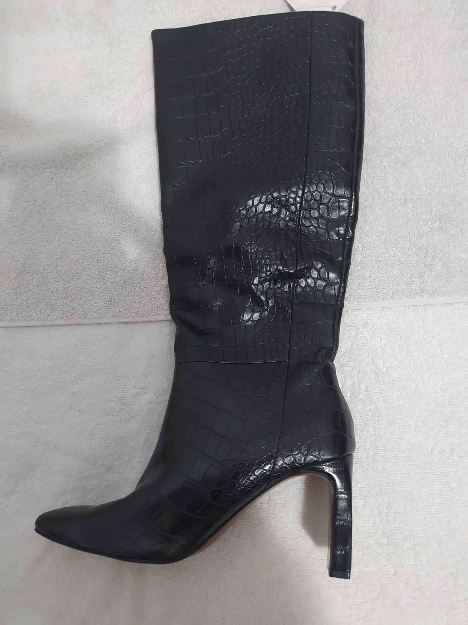 Нови дамски ботуши Mango, ном.38