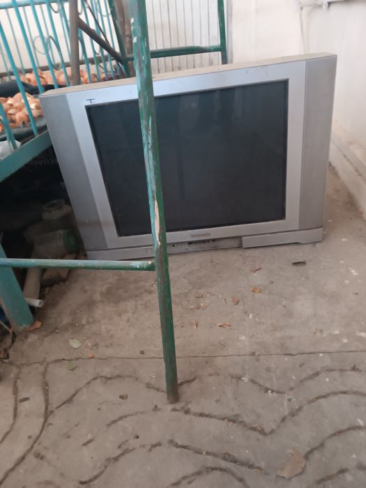 Продаю б/у телевизор Panasonic в отличном состоянии 300000 сум