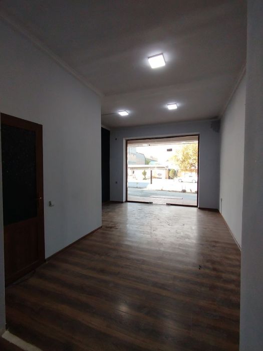 Magazin arendaga beriladi femil park yonda 55 kvadtat yul ustida