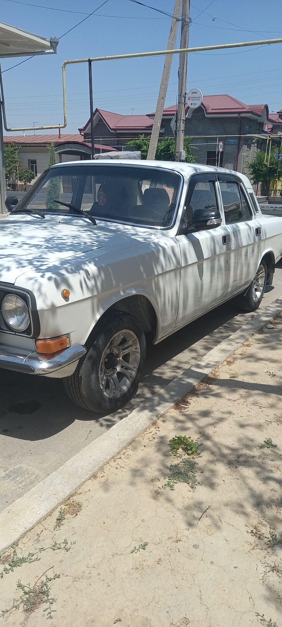 Gaz 2410 sotiladi