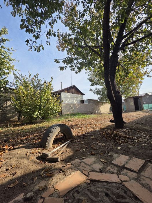 Продаётся  земельный участок  со старым домом.