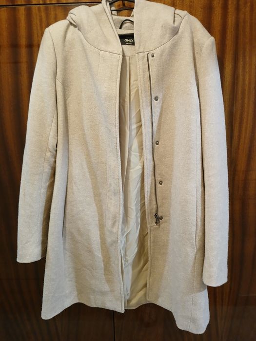 Дамско вълнено палто.