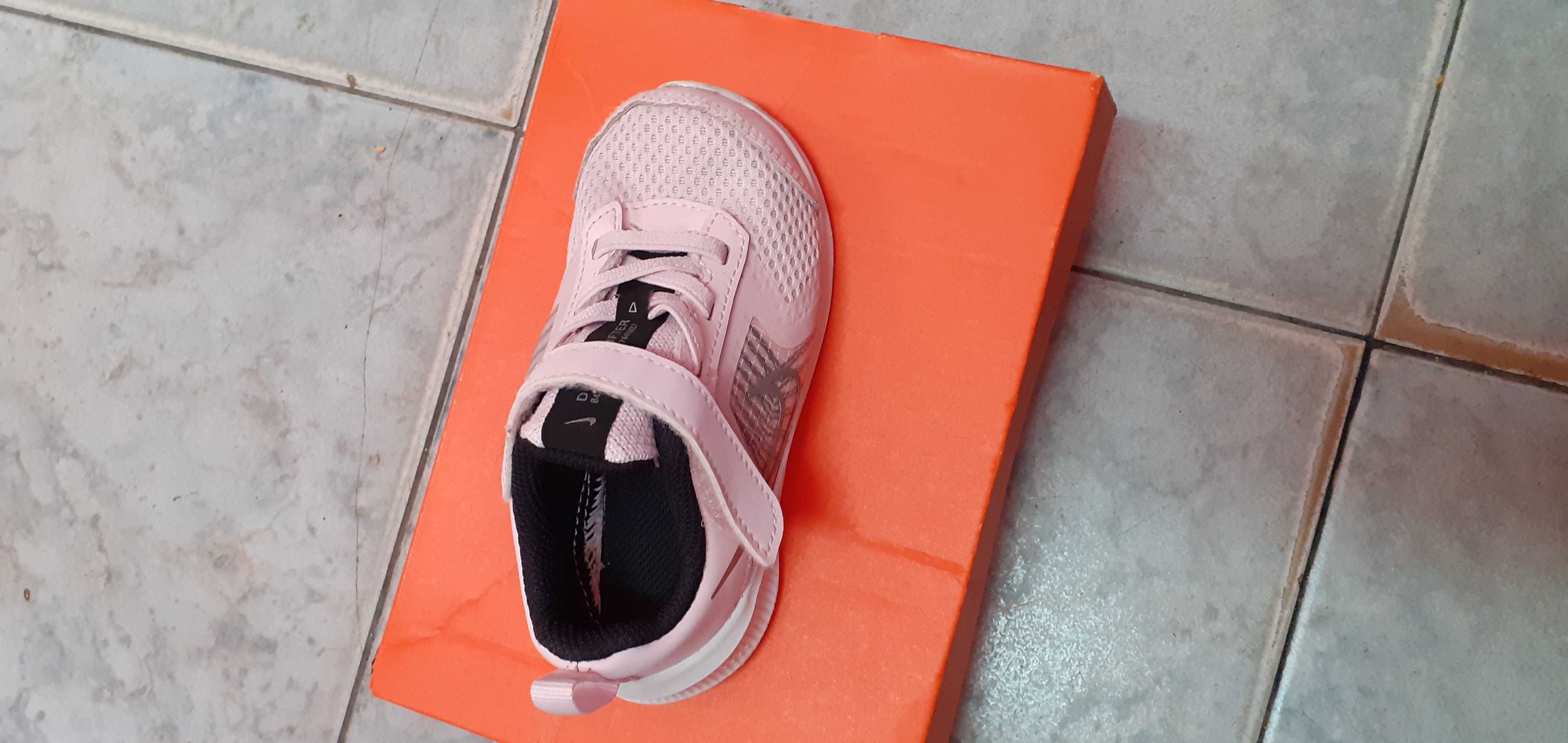 Маратонки NIKE за момиче