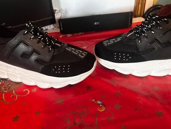 Versace chain reaction