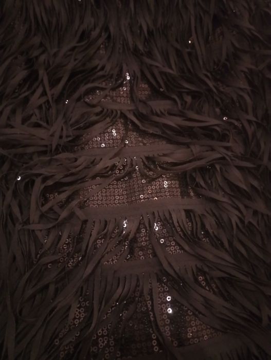 Официална черна рокля с ресни и пайети