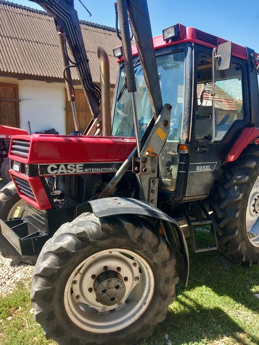 Case international 885 xl cu încărcător frontal
