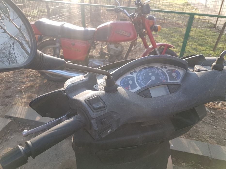 Dezmembrez scuter yamaha xmax 250