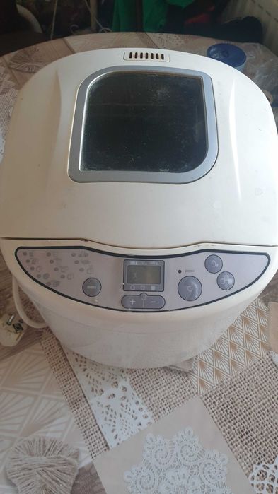 Продавам Хлебопекарна MOULINEX с 1 бъркалка и 12 програми !