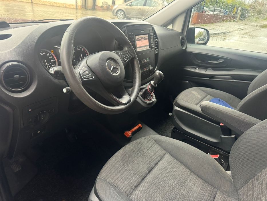 Mașină Mercedes Vito