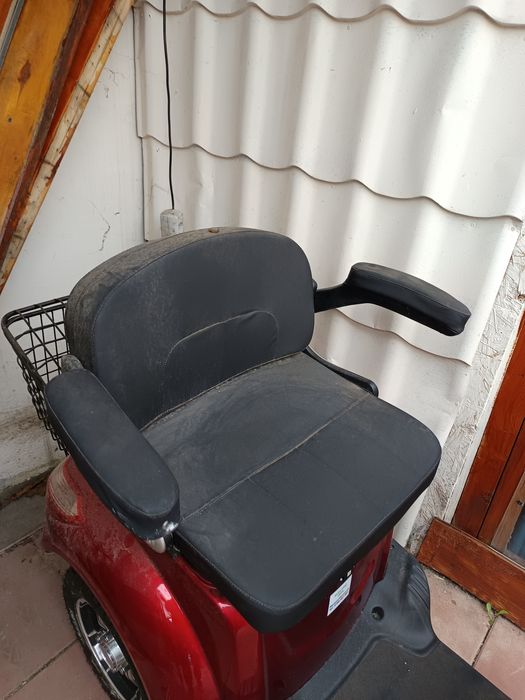 Triciclu electric nefolosit