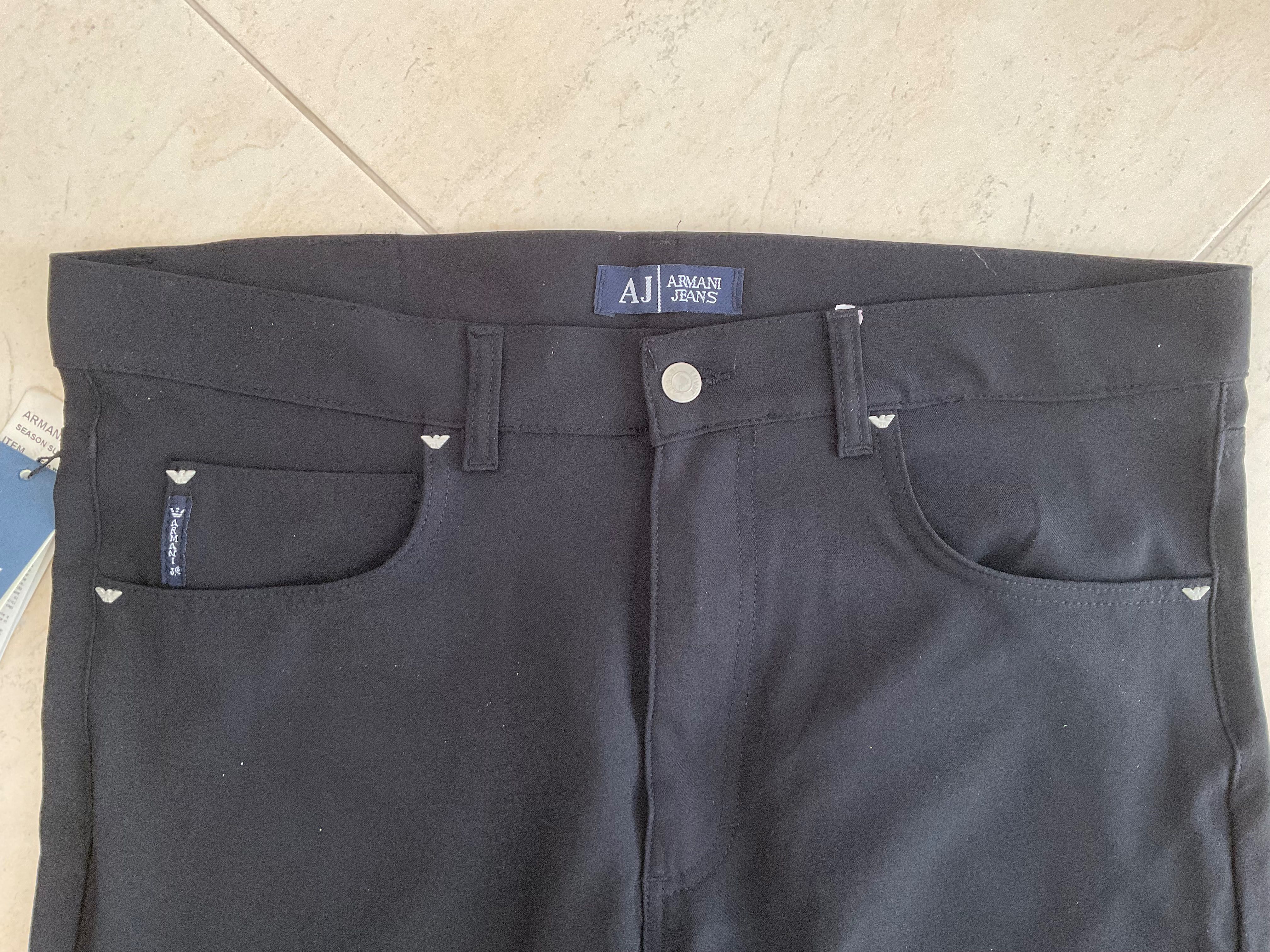Дънки Armani, J33, Милано, Италия.