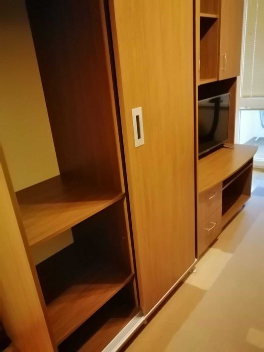 Гардероб със секция и ракла