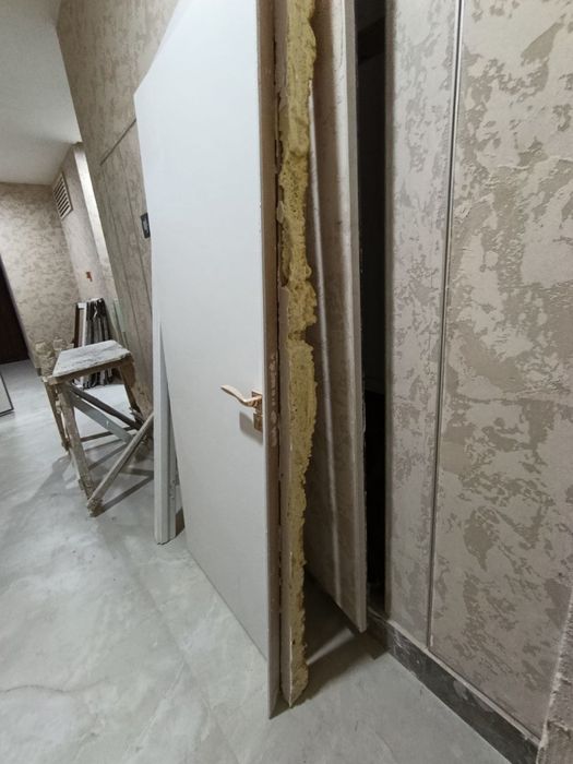 Продам двери новые с обналичкой и ручками