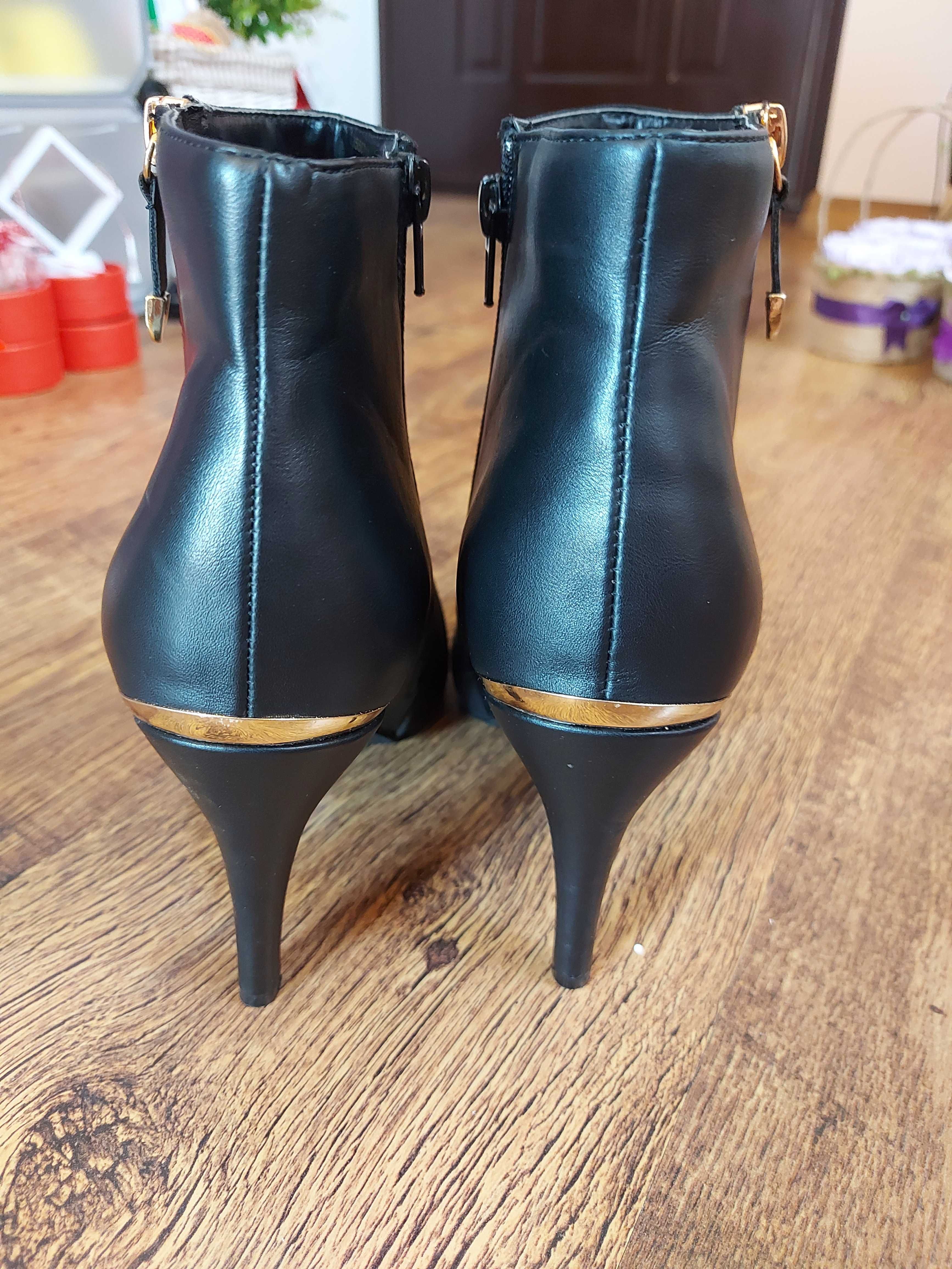 Botine cu toc (noi) Dorothy Perkins mărimea 40