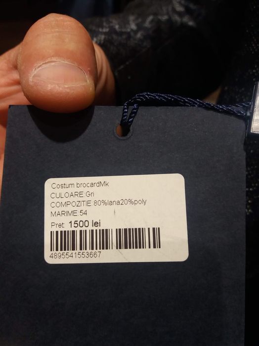 Costum mire impecabil.