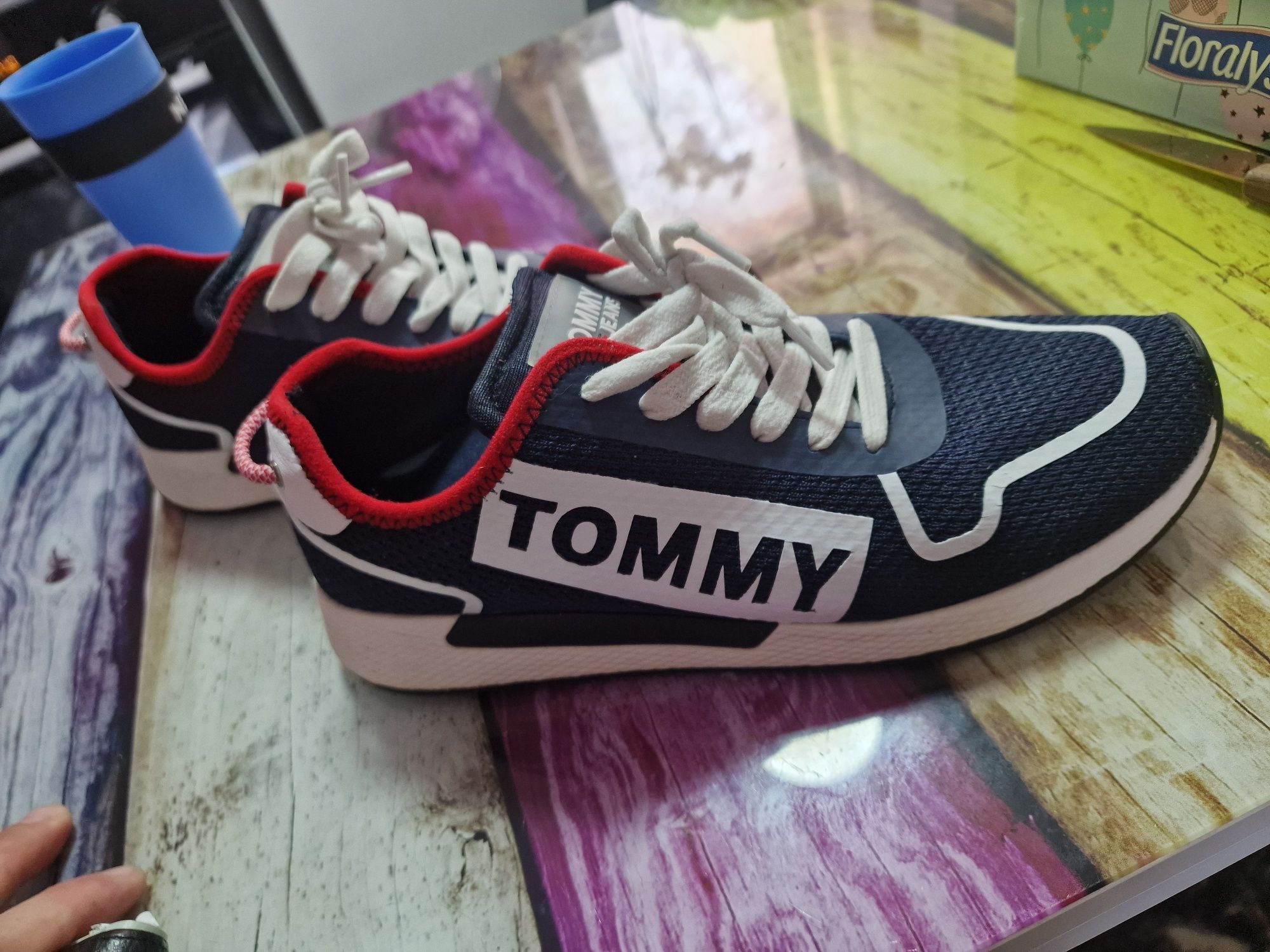 Tommy hilfinger adidasi barbati nr42