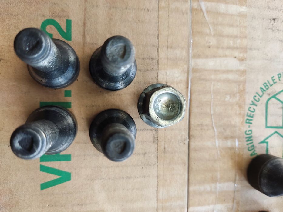 BMW Секретни болтове Оригинални