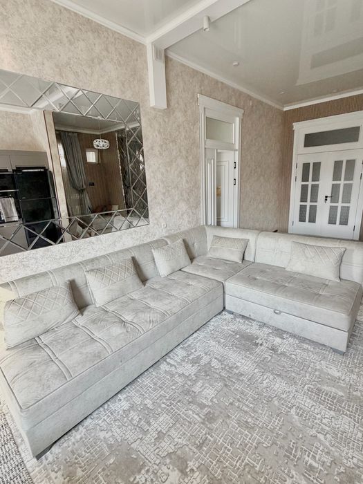 Продаю мягкий уголок с большим пуфиком!