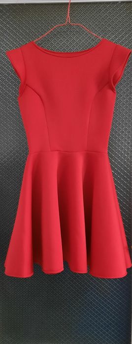 Rochie roșie, frumoasa