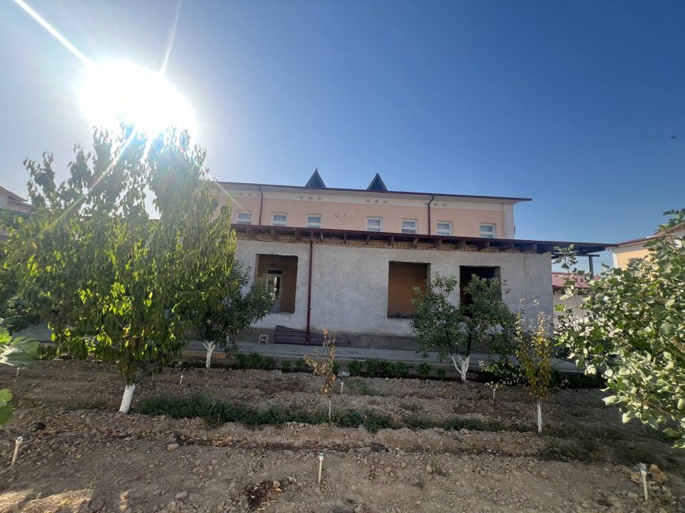 8 sotixli xovli sotiladi 280.000$ kelishamiz