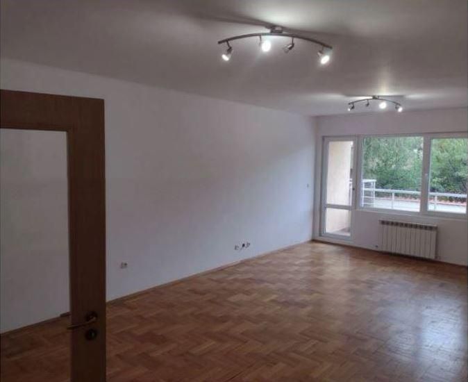 Дава се под наем Тристаен апартамент в София, Витоша - 110 кв.м за 650 € - Снимка #2