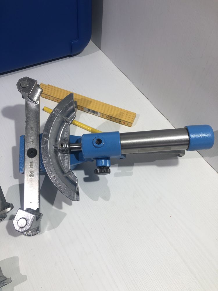 Presă hidraulică de îndoit țevi Geberit 16-32mm