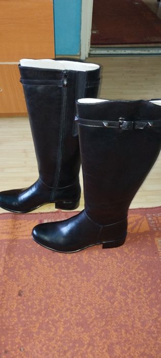 Cizme până la genunchi de la Lasocki 350 lei